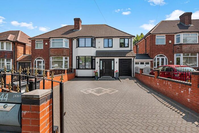 4 Bedroom Semi-Detached House To Rent In Banners Gate Road, Sutton Coldfield, B73