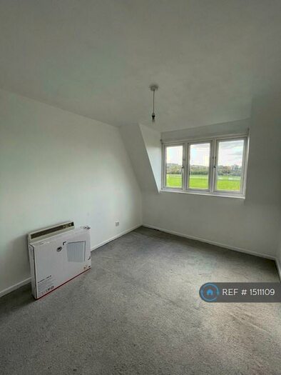 2 Bedroom Flat To Rent In Rodeheath, Luton, LU4