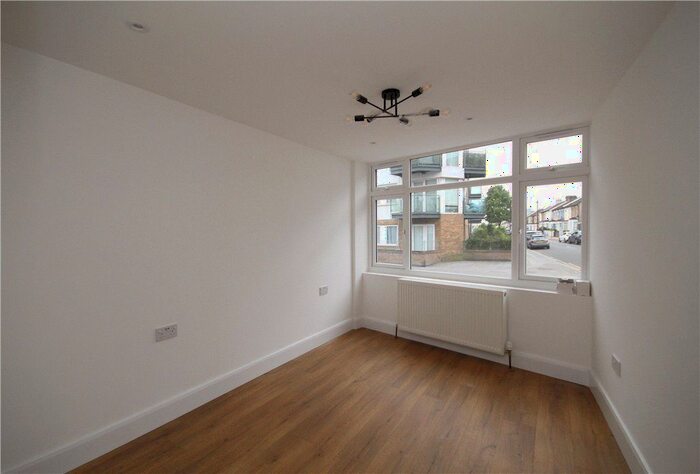 2 Bedroom Flat To Rent In Clifford Road, London, SE25