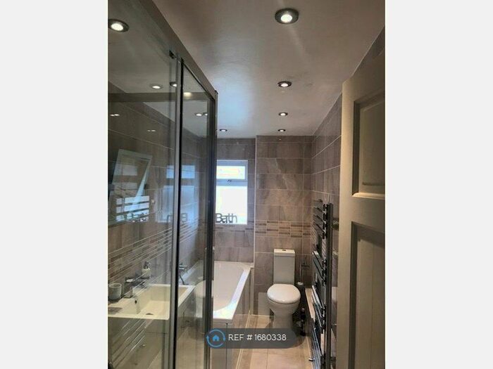 2 Bedroom Flat To Rent In Albemarle Avenue, Cheshunt, EN8