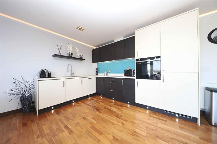 1 Bedroom Flat For Sale In Kings Mill Way, Denham, UB9