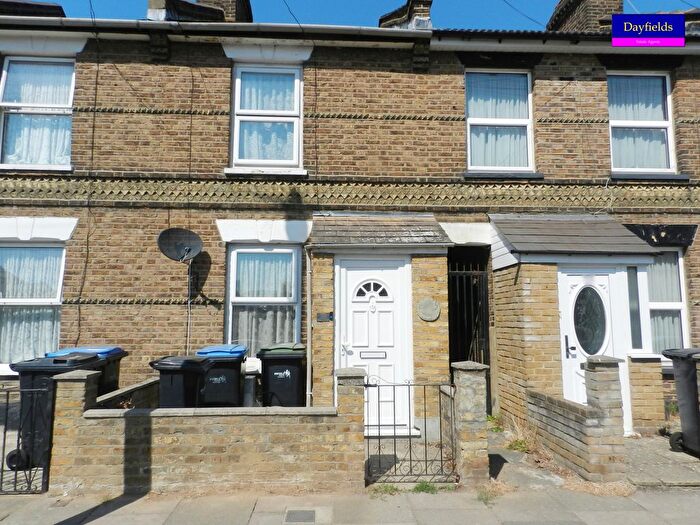 3 Bedroom Cottage To Rent In Charles Street, Enfield, EN1