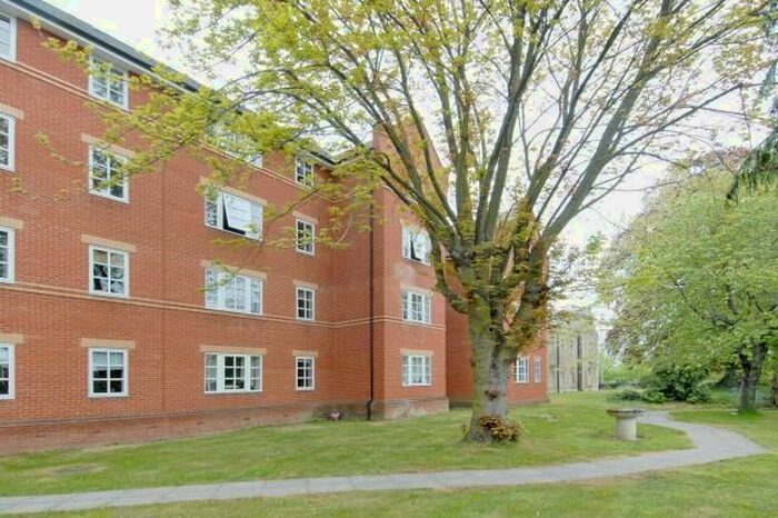 2 Bedroom Flat To Rent In Bennett Crescent, Cowley, OX4