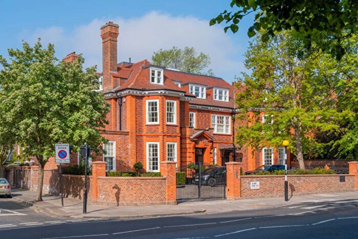 3 Bedroom Apartment To Rent In Avenue Road, London, NW8