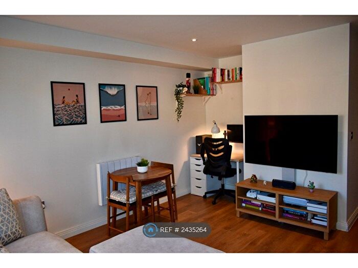 1 Bedroom Flat To Rent In Chelsea Court, High Wycombe, HP12