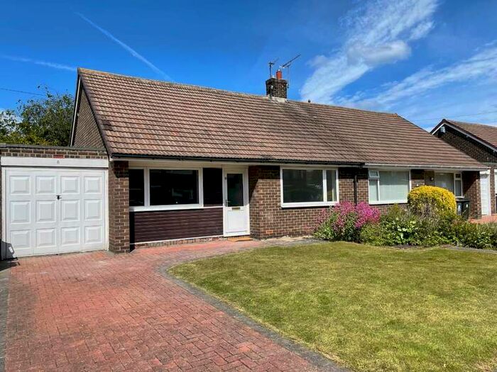 2 Bedroom Bungalow To Rent In Haddon Green, Whitley Bay NE25 9qd. ** Newly Refurbished **
