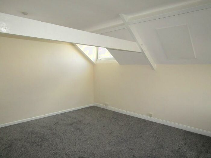 2 Bedroom Flat To Rent In Herbert Street, Pontardawe, Swansea, City And County Of Swansea., SA8
