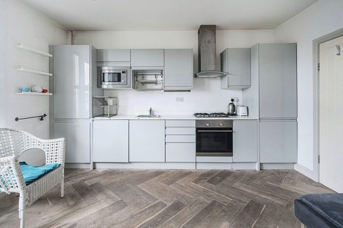 2 Bedroom Flat To Rent In Lea Bridge Road, Leyton, London, E10