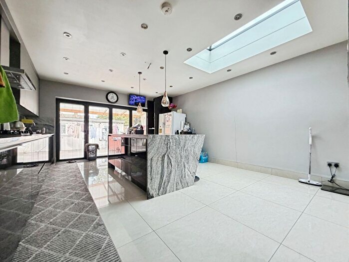 4 Bedroom Semi-Detached House To Rent In Wentworth Road, Southall, UB2