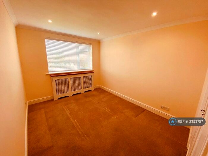 1 Bedroom Flat To Rent In Courtdowns Road, Kent, BR3