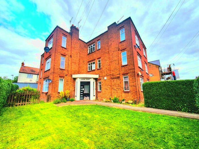 3 Bedroom Flat To Rent In Louisa Court, Bounds Green, N11