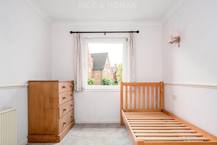 1 Bedroom Flat For Sale In Bridge Court, Weybridge, KT13