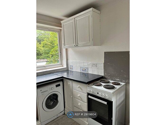 2 Bedroom Flat To Rent In Smite Court, Nottingham, NG7