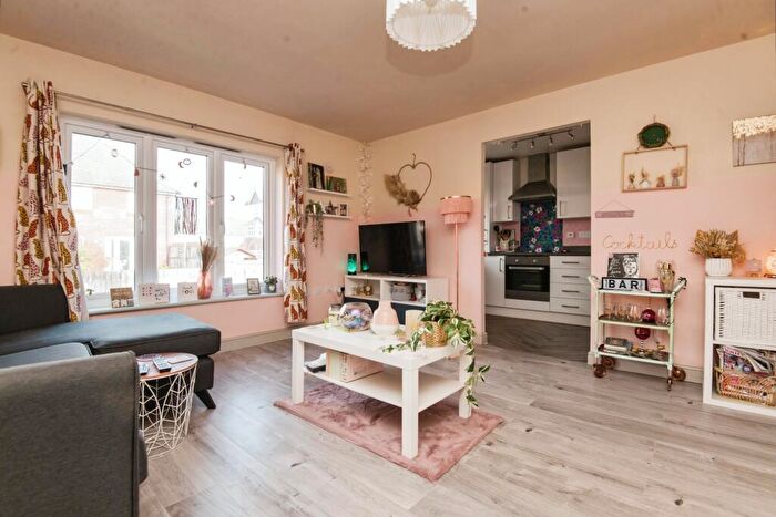 1 Bedroom Flat For Sale In Bussel Close, Exeter, Devon, EX1