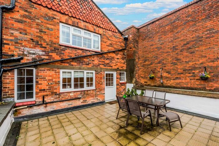 2 Bedroom Maisonette To Rent In High Street, Marlborough, SN8