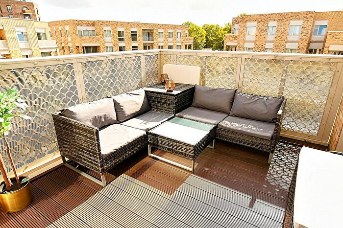3 Bedroom Flat For Sale In Medawar Drive, London, NW7