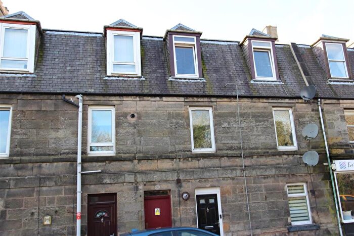 2 Bedroom Apartment To Rent In B Chalmers Street, Dunfermline, KY12