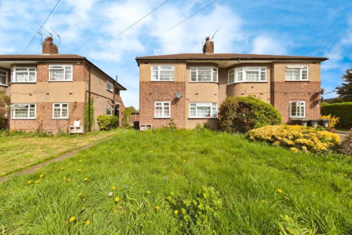 2 Bedroom Maisonette For Sale In Gordon Road, Enfield, EN2