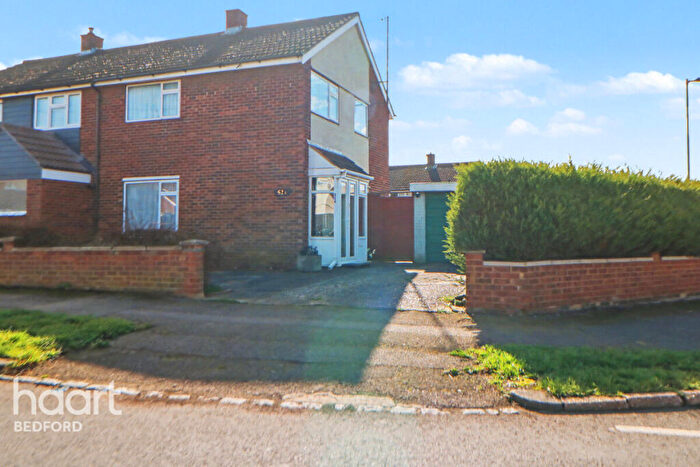 3 Bedroom Semi Detached House For Sale In Knights Avenue, Bedford, MK41