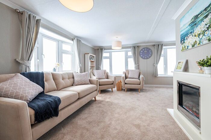 2 Bedroom Park Home For Sale In Ryther Road, Ulleskelf Tadcaster, LS24