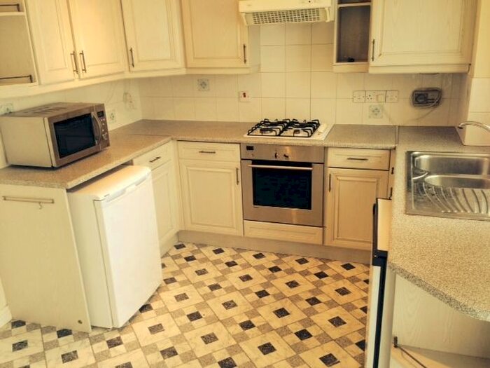 3 Bedroom Terraced House To Rent In Barkleys Hill, Bristol, BS16