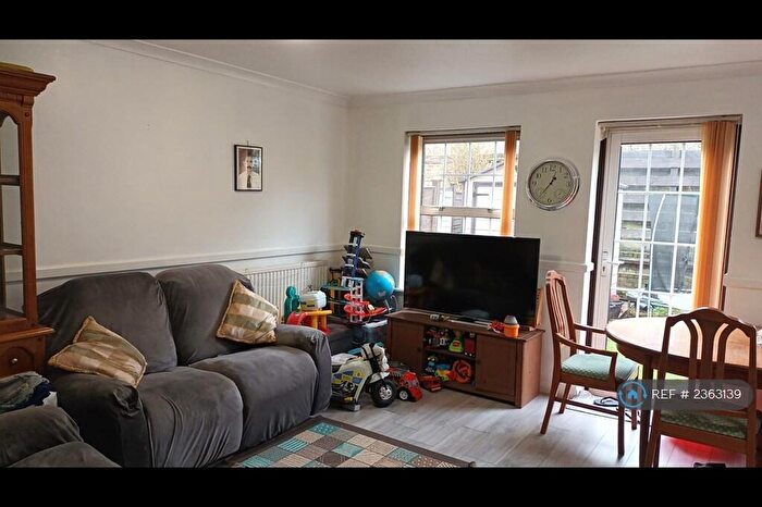 4 Bedroom Semi-Detached House To Rent In Lammas Way, Loudwater, High Wycombe, HP10