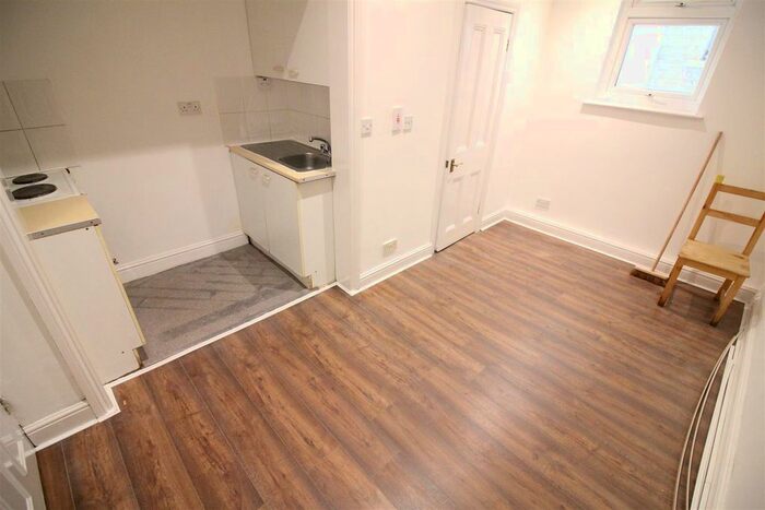 Studio To Rent In Madeley Road, London, W5