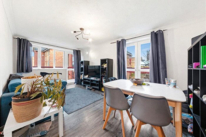 2 Bedroom Flat To Rent In Bow Road, London, E3