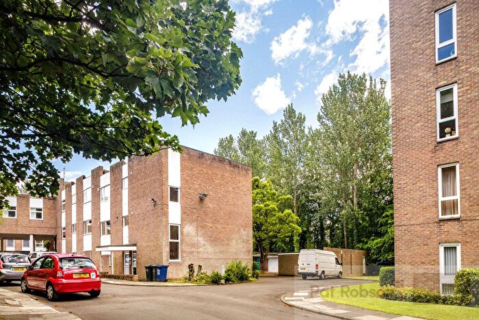 4 Bedroom Flat For Sale In Jesmond Park Court, Jesmond Park East, Newcastle Upon Tyne, NE7
