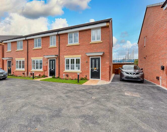 3 Bedroom Town House To Rent In Elliot Drive, Gedling, Nottingham, NG4