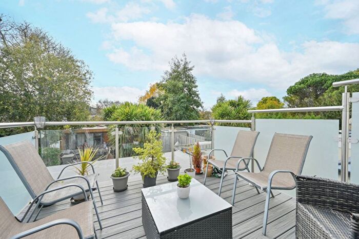 2 Bedroom Flat For Sale In Ellesmere Road, Chiswick, London, W4