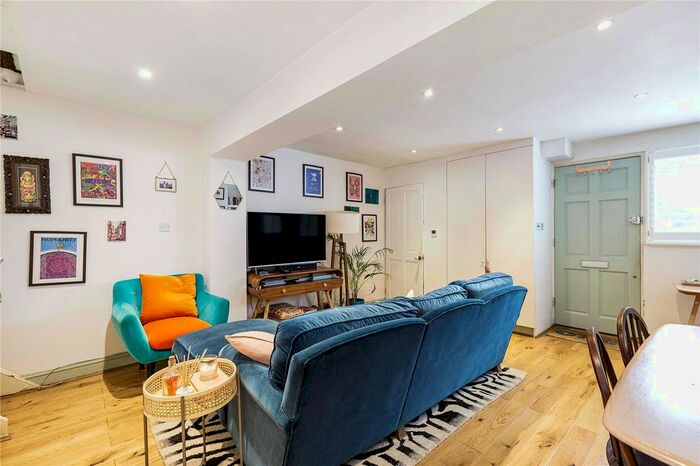 1 Bedroom Flat To Rent In Hazlebury Road, Fulham, London, SW6