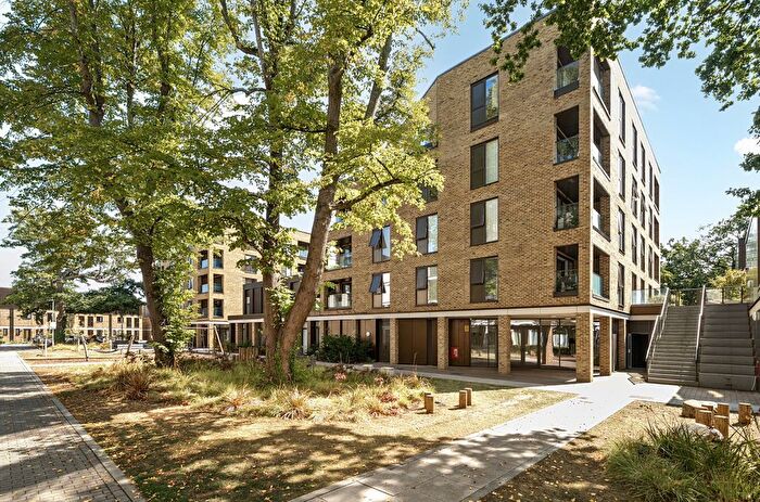 1 Bedroom Flat For Sale In Broadley House, Hewitts Way, Walton-On-Thames, KT12