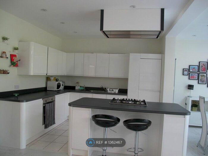 5 Bedroom Bungalow To Rent In Barn Hill, HA9