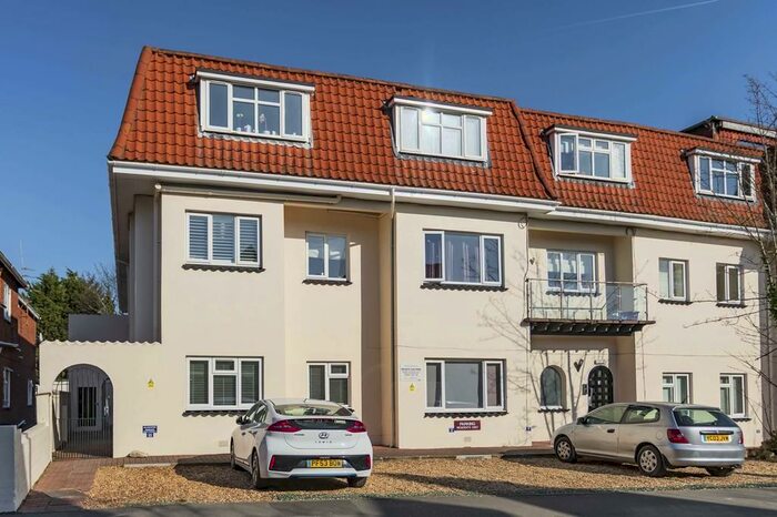 2 Bedroom Apartment To Rent In Princes Court, - Sea Road, BH5