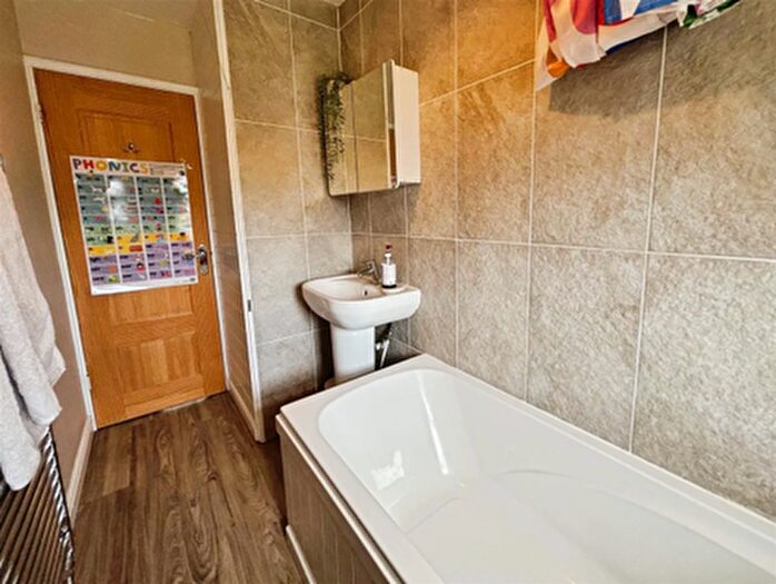 3 Bedroom Terraced House For Sale In Victoria Road, Keighley, BD21
