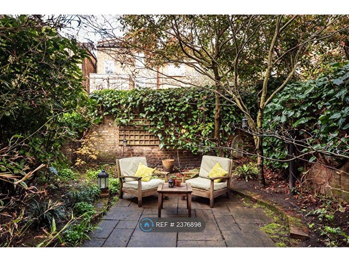 2 Bedroom Flat To Rent In Batoum Gardens, London, W6