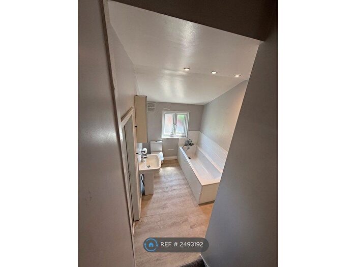 2 Bedroom Flat To Rent In Danbrook Road, London, SW16