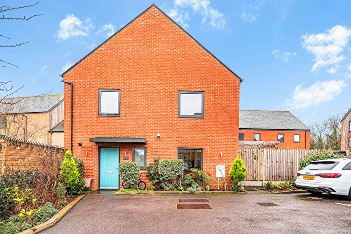 3 Bedroom Detached House For Sale In Dewsleys Lane, Harlow, CM17