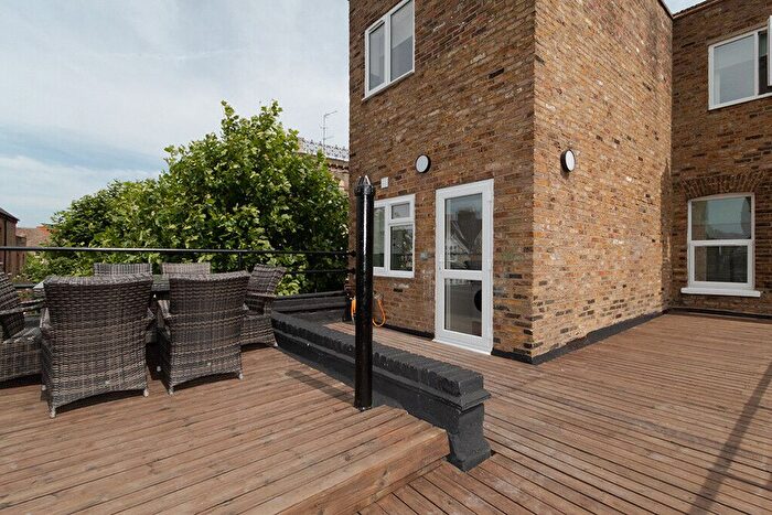 2 Bedroom Flat To Rent In Kilburn High Rd, London, NW6