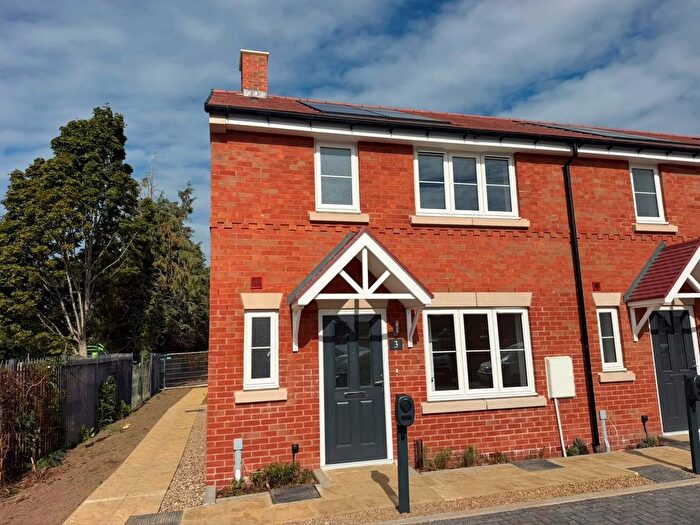 3 Bedroom End Terrace House To Rent In Ferndale Avenue, Frimley, Camberley, GU16