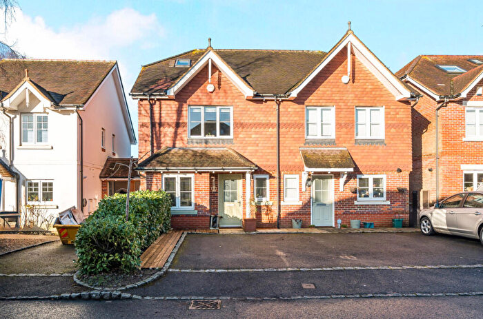 4 Bedroom Semi Detached House For Sale In Admiral Way, Godalming, Surrey, GU7