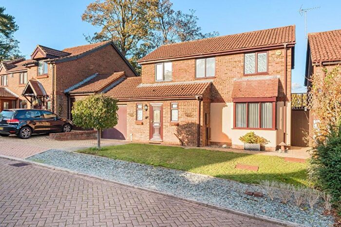 3 Bedroom Link Detached House For Sale In Northbrooke, Ashford, TN24