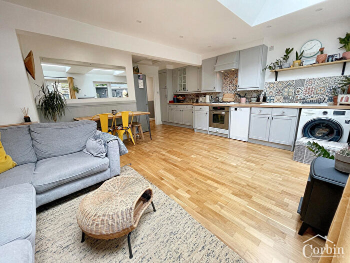 2 Bedroom Apartment For Sale In Surrey Road South, Bournemouth, BH4