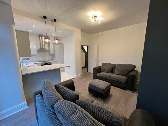 4 Bedroom Private Hall To Rent In The Crescent, Urmston, M41