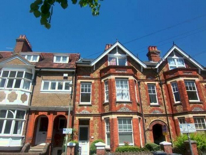 1 Bedroom Apartment To Rent In Dene Road, Holy Trinity, GU1