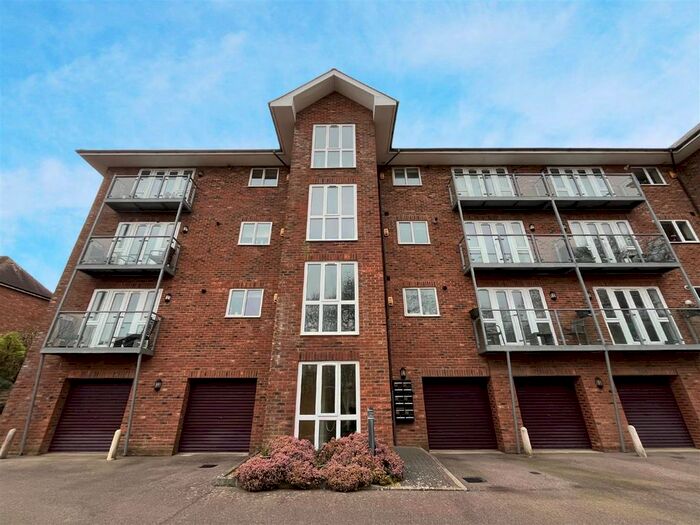 2 Bedroom Flat To Rent In River Oaks Apartments, Beachy Head View, St. Leonards-On-Sea, TN38