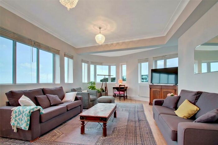 2 Bedroom Flat To Rent In Chichester Drive East, Saltdean, Brighton, BN2