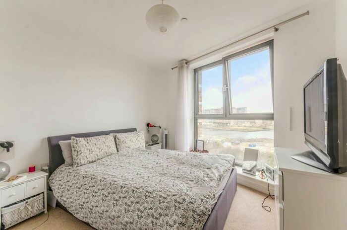 1 Bedroom Flat To Rent In Kingfisher Heights, Docklands, London, E16