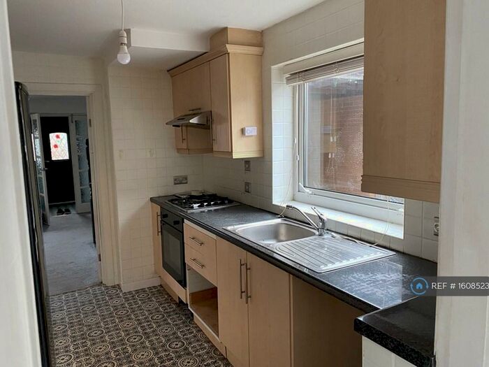 3 Bedroom Semi-Detached House To Rent In Linton Road, Leeds, LS17